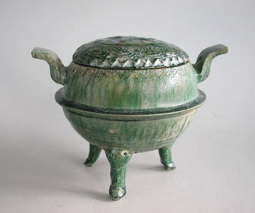 Fine Chinese Han Dynasty Glazed Ding Tripod with Twin Fish Pattern
