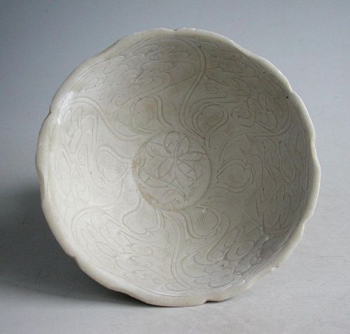 Finely Detailed Chinese Song Dynasty Incised Celadon Porcelain Bowl