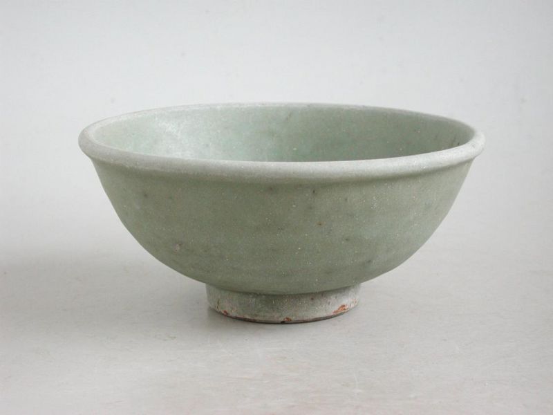 Chinese Song / Yuan Dynasty Longquan Celadon Moulded Bowl - Lotus