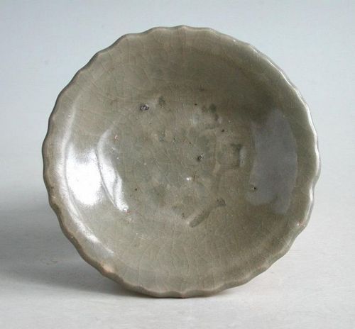 Chinese Ming / Yuan Dynasty Longquan Celadon Dish with Floral Pattern