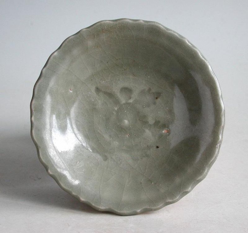 Chinese Ming / Yuan Dynasty Longquan Celadon Dish with Floral Pattern