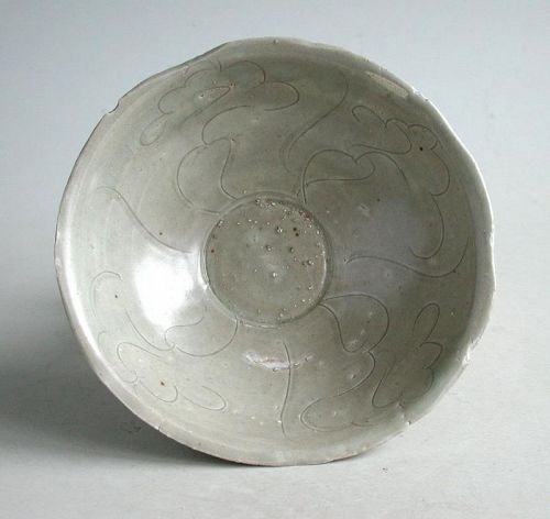 SALE Chinese Song Dynasty Incised Qingbai / Celadon Porcelain Bowl