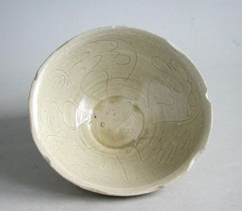 Chinese Song Dynasty Incised Qingbai / Celadon Porcelain Bowl