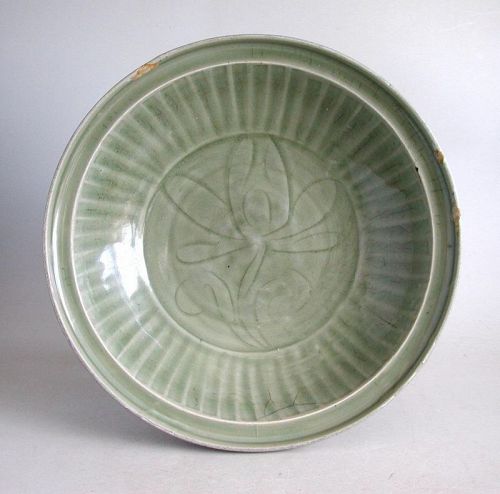 Large Chinese Ming / Yuan Dynasty Longquan Celadon Dish with Peony