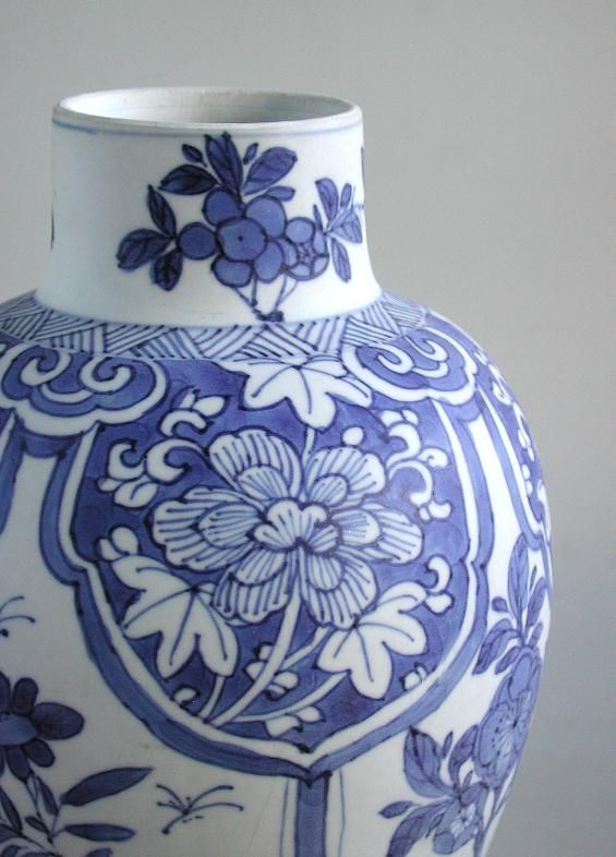 Tall Chinese Kangxi Blue &amp; White Porcelain Vase from Shipwreck (30cm)