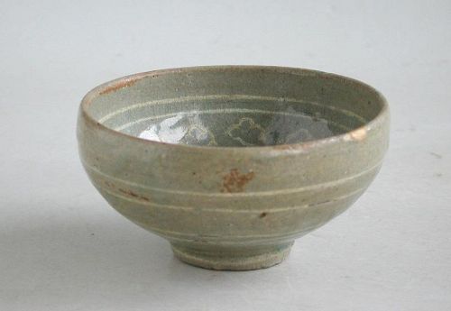 Korean Koryo Dynasty Celadon Bowl with Inlaid Slip Decoration