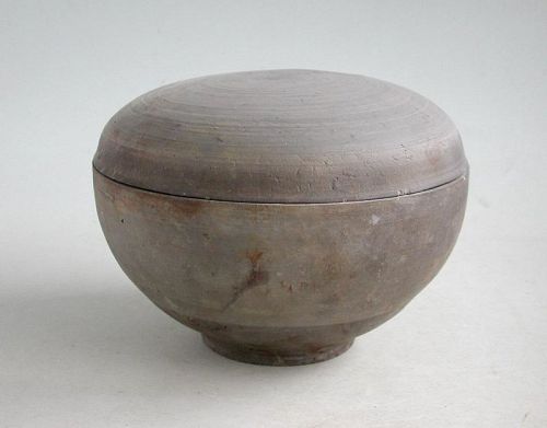 Fine Chinese Western Han Dynasty Round Pottery Box