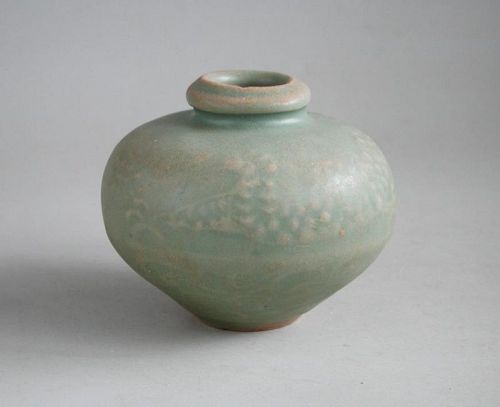 Chinese Song / Yuan / Early Ming Dynasty Longquan Celadon Dragon Jar