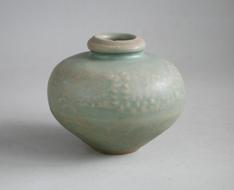 Chinese Song / Yuan / Early Ming Dynasty Longquan Celadon Dragon Jar