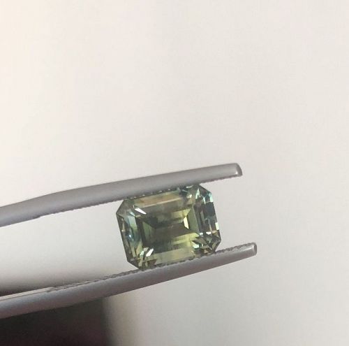 One Of Kind Unheated 3.50ct Bicolor Sapphire AIGS Certificate