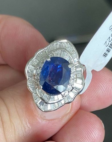 Absolutely Lovely 3.49ct Blue Sapphire Platinum & Diamond Ring