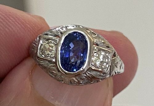 An Exquisite Art Deco Unheated 1.34ct Sapphire & Diamond Platinum Ring