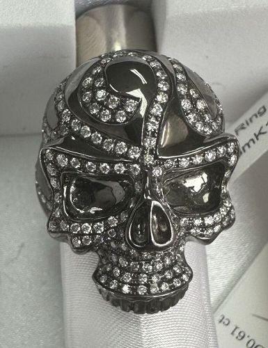 Sensational Diamond & 18k Gold Skull Ring