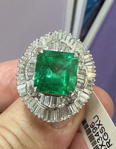 Magnificent 5.20ct Colombia Emerald & Diamond Platinum Ring
