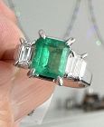 Exquisite 1.05ct Emerald & Diamond Platinum Ring