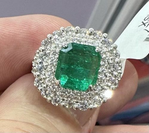 Gorgeous 3.11ct Colombia Emerald & Diamond Platinum Ring