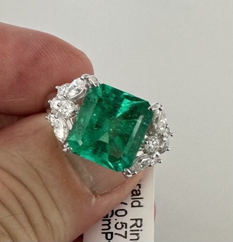 Magnificent 4.87ct Colombia Emerald & Diamond Platinum Ring