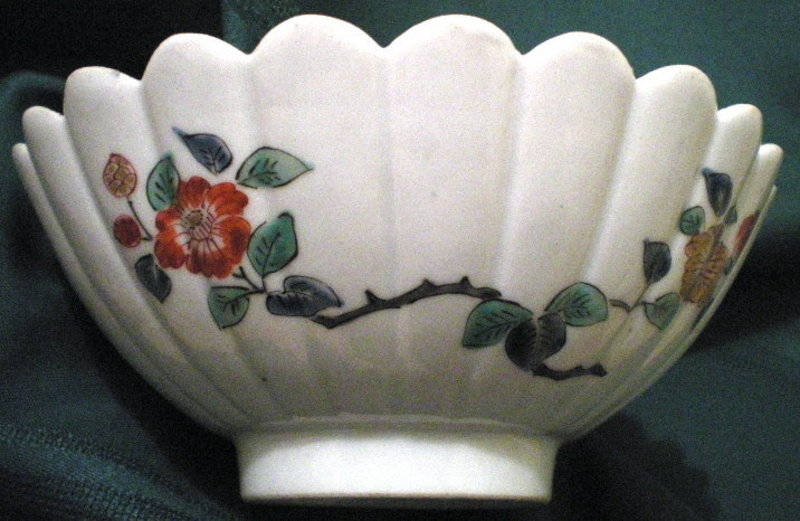 19th Century Kakiemon Chrysanthemum Form Bowl