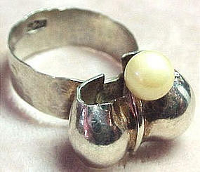 MODERNIST STERLING/PEARL RING by NOVAK-c.1972