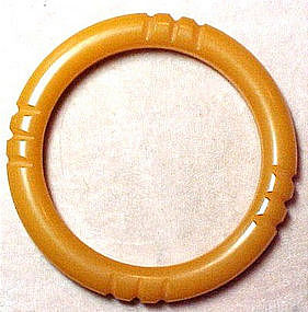 CARAMEL COLOR BAKELITE CARVED BANGLE