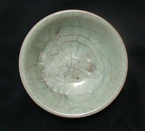 Song Crackle / Ge Type Celadon Small Dish