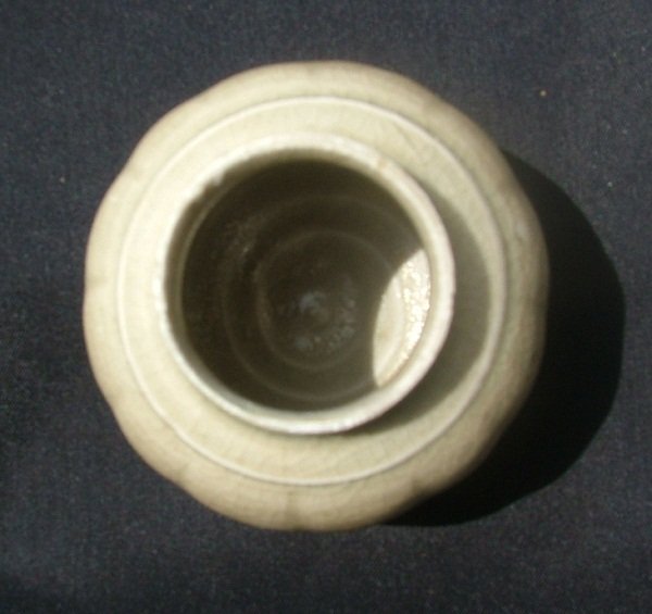Yue Eight Lobed Celadon Jar