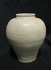 A Large Swatow Ming White Glaze Jar (27 cm)