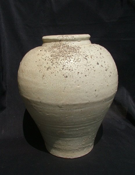 A Large Swatow Ming White Glaze Jar (27 cm)