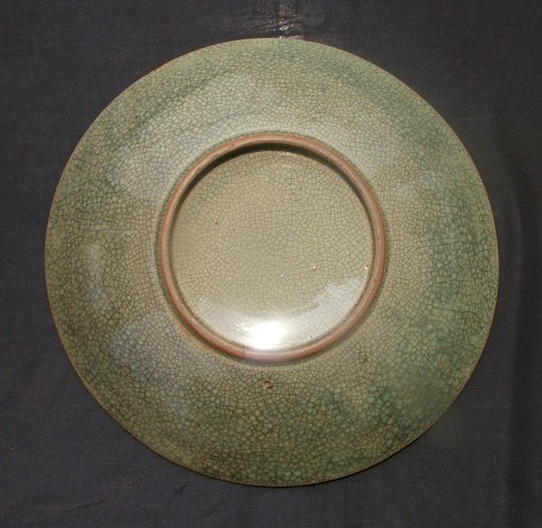 A RARE &amp; HUGE GE TYPE QING CELADON CHARGER (36 CM)