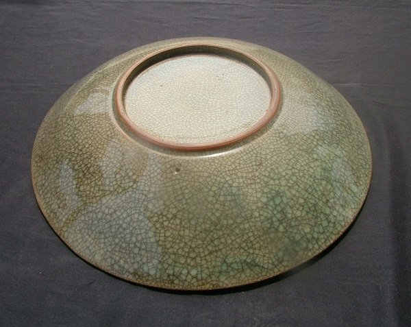 A RARE &amp; HUGE GE TYPE QING CELADON CHARGER (36 CM)