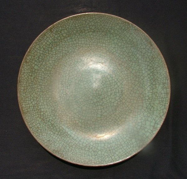 A RARE &amp; HUGE GE TYPE QING CELADON CHARGER (34 CM)