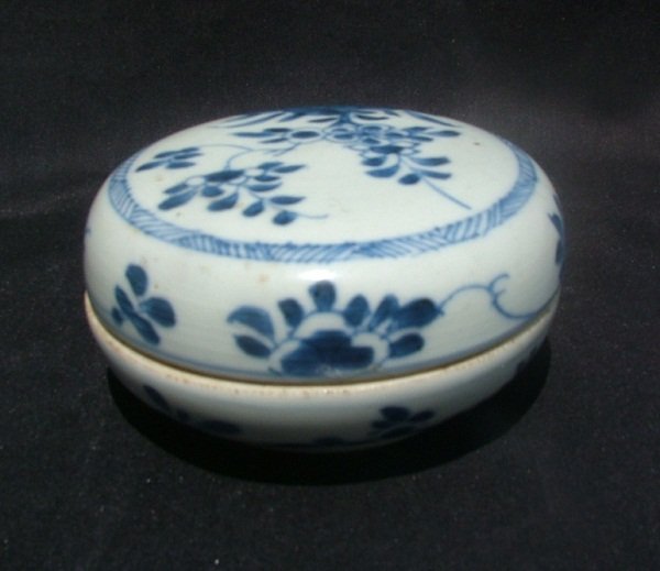 A Kangxi Blue and White Covered Box