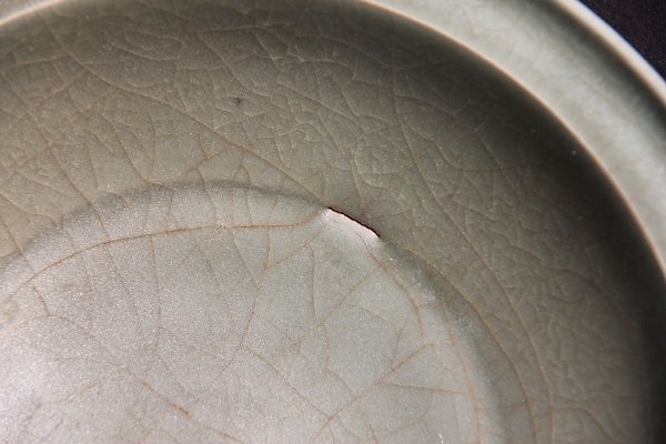 A Rare Southern Song  Ge Type   Celadon Large Dish 7