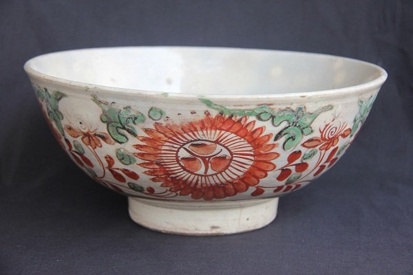 Large Polychrome Swatow Ming Bowl (25 cm)