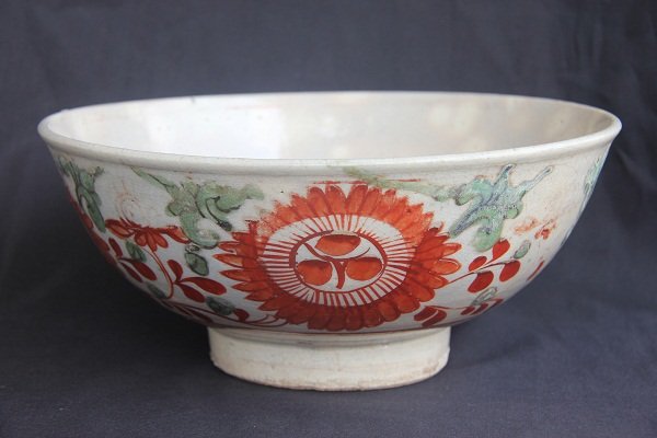 Large Polychrome Swatow Ming Bowl (25 cm)