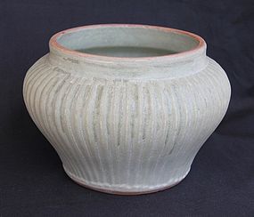A  Rare Yuan Celadon Guan Ribbed Jar (22 cm)