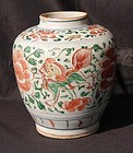 A Large Kangxi Polychrome Jar (H=18 cm) with Foo Dogs