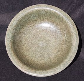 A Large Qianlong Ge Type Celadon Bowl (18.5 cm)