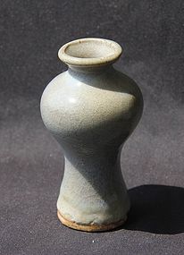 A Very Rare Small Song Junyao  Vase