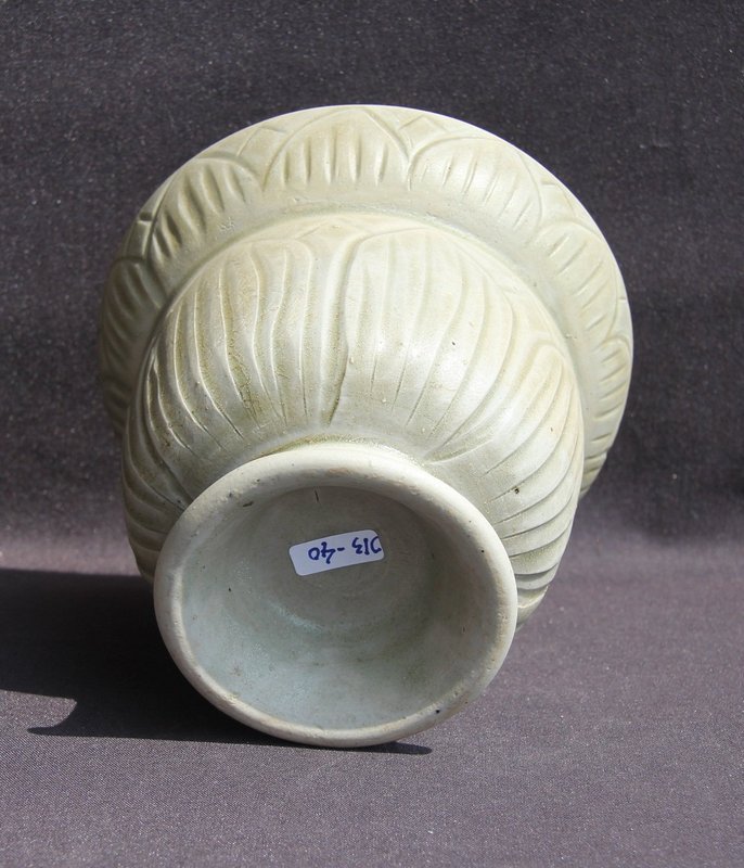 A RARE TANG DYNASTY CELADON YUE WARE BOWL