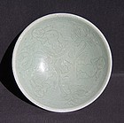 TANG DYNASTY CELADON YUE WARE BOWL WITH 3 BOYS