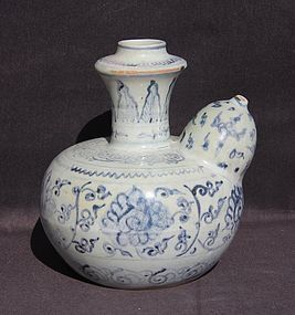 EARLY MING BLUE AND WHITE KENDI