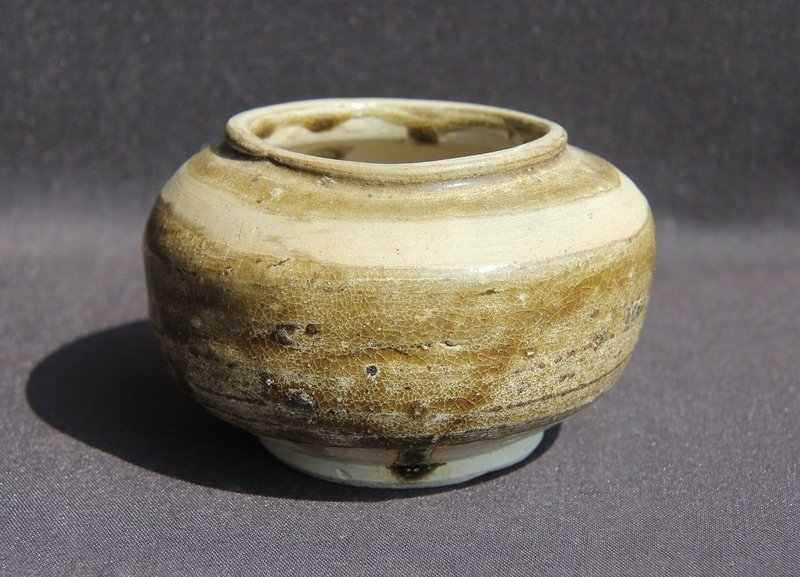 TANG BROWN GLAZE JAR or WATER POT