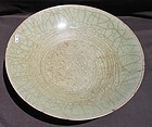 Large Ming Swatow Crackled Celadon Charger (32.5 cm)