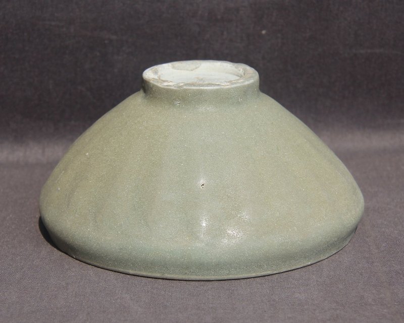 A RARE SONG LONGQUAN CELADON WASHER BOWL