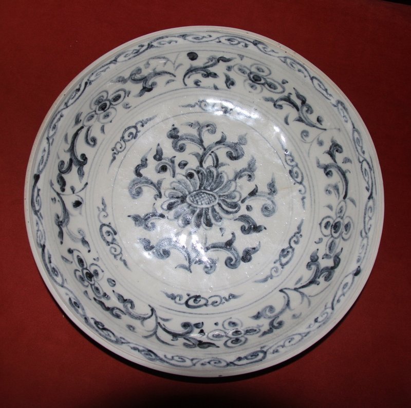 Large Blue and White Annamese Charger (38 cm)
