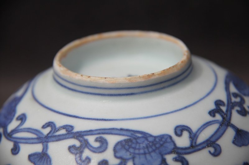 A GOOD BLUE AND WHITE WANLI MING BOWL WITH THE 8 PRECIOUS THINGS