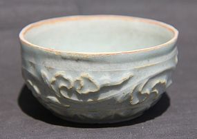 YUAN QINGBAI CUP WITH INCISED FLORAL DECORATIONS K15/171
