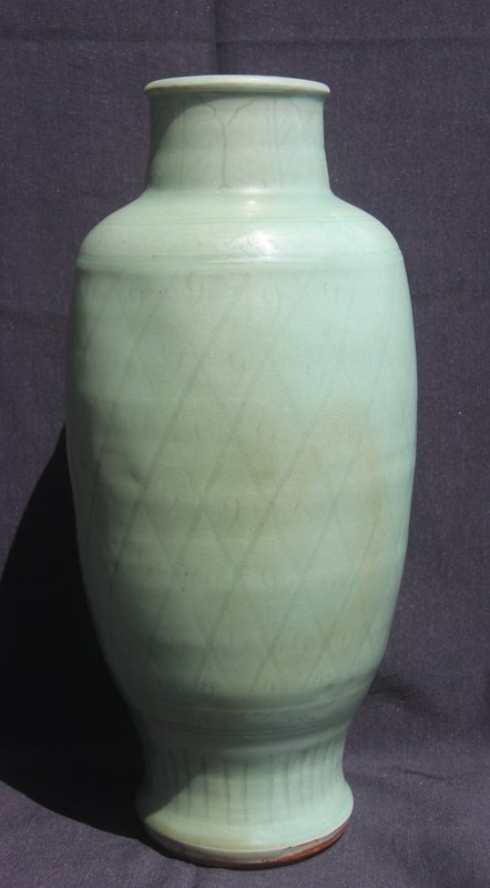 LARGE MING LONGQUAN CELADON LANTERN VASE 34 cm