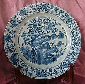 A kangxi Blue and White Large Dish with Six Char Mark